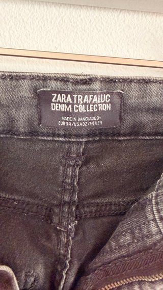 Pantalón vaquero Zara gris