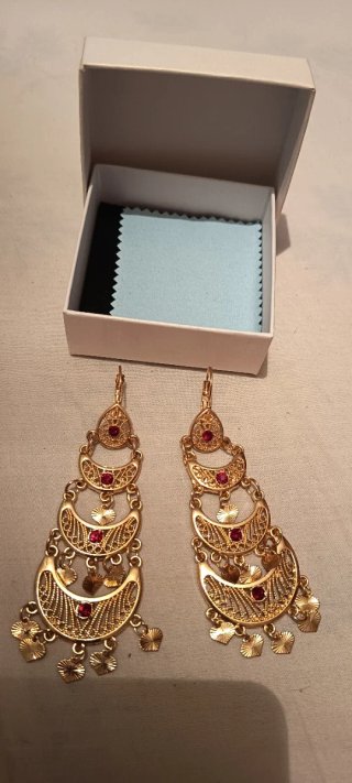 Pendientes Acero Dorado con Piedras Rojas