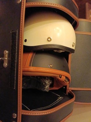 Baúl para moto de cuero sin estrenar Venta particu