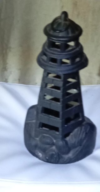 Faro de hierro fundido para velas o jardín