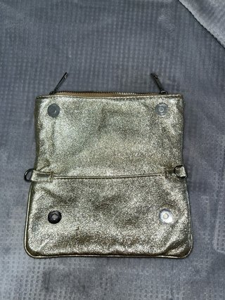 Bolso de mano dorado