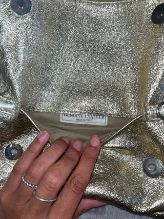Bolso de mano dorado