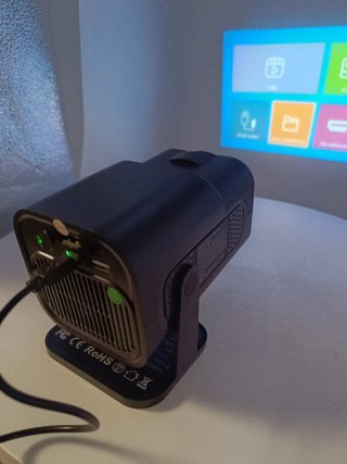 Mini proyector LED con mando