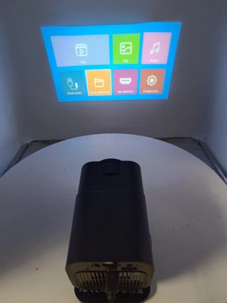 Mini proyector LED con mando