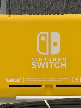 Nintendo Switch Lite Giallo + Caricatore