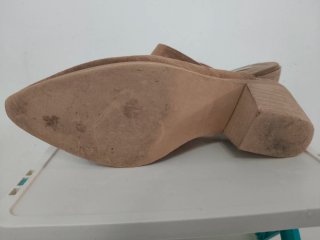 Mules / zuecos de ante color camel – tacón efecto