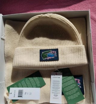 Conjunto lana Lacoste gorro y bufanda beige