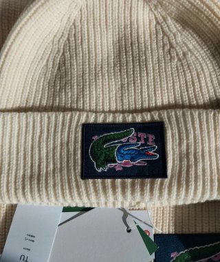 Conjunto lana Lacoste gorro y bufanda beige