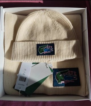 Conjunto lana Lacoste gorro y bufanda beige