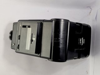 Flash Soltron AF882NIK + 4 pilas Varta Pro
