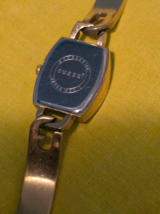 Reloj Guess Dorado Mujer