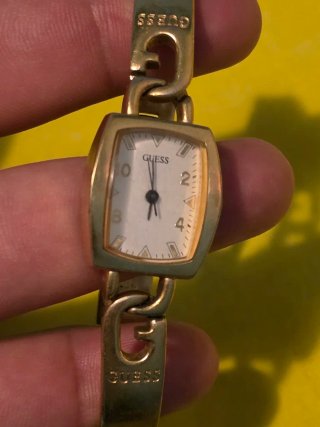 Reloj Guess Dorado Mujer