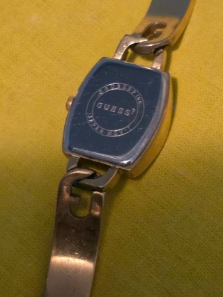 Reloj Guess Dorado Mujer
