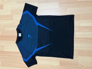 Camiseta Gymshark Negra y Azul Talla L