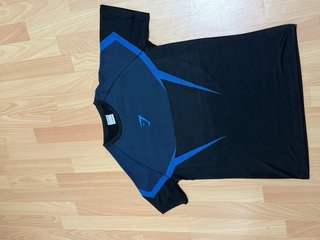 Camiseta Gymshark Negra y Azul Talla L