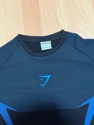 Camiseta Gymshark Negra y Azul Talla L