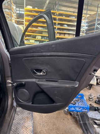 ELEVALUNAS TRASERO DERECHO Renault Megane III Berlina 5P (2008->)