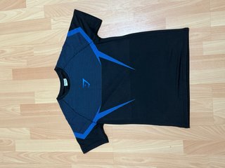 Camiseta Gymshark Talla M Negra y Azul