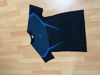 Camiseta Gymshark Talla M Negra y Azul