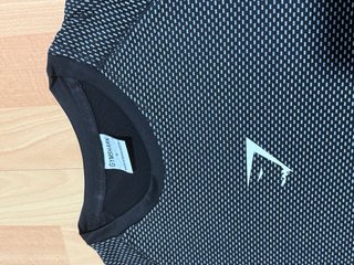 Camiseta Gymshark Talla L Negra