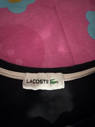 Camiseta Lacoste Negra con Cocodrilo Blanco