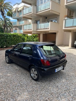 Ford Fiesta DISTINTIVO B
