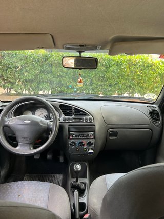 Ford Fiesta DISTINTIVO B