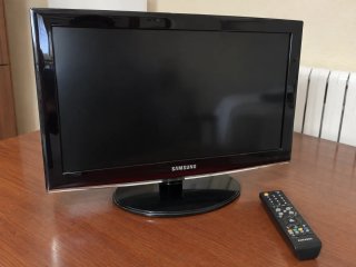 Samsung TV 19” LE19C450E1W + Mando