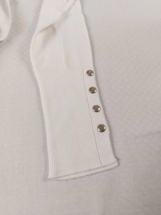 Maglione Dolcevita Bianco con Dettagli ai Polsi