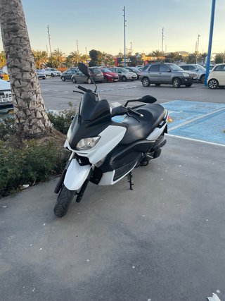Yamaha X-Max 250 Scooter