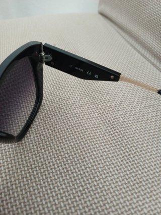 Gafas de sol Guess mujer negras