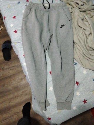 Pantalón Nike Tech Gris