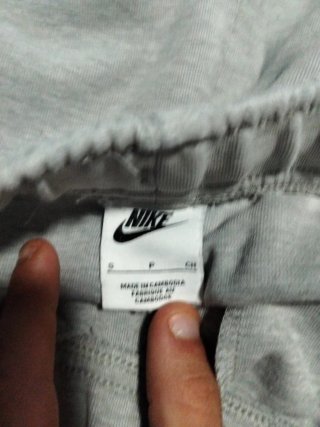 Pantalón Nike Tech Gris