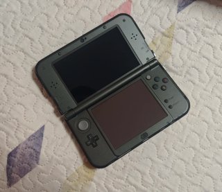 New Nintendo 3DS XL negra con funda ORIGINAL