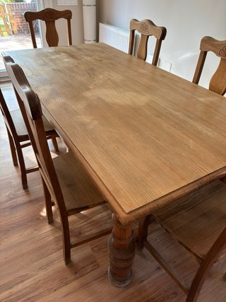 Mesa de comedor y 6 sillas de madera