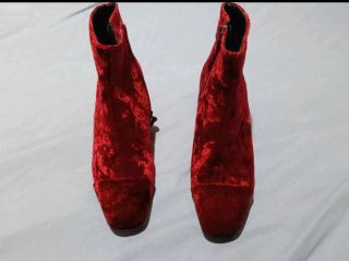 Botines de terciopelo rojo
