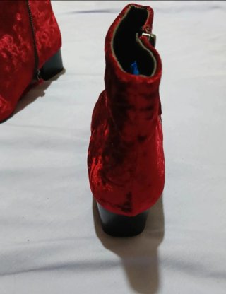 Botines de terciopelo rojo