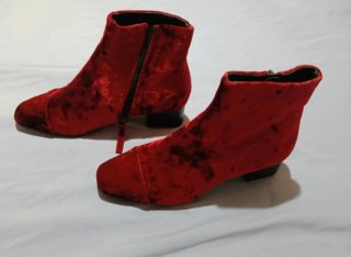 Botines de terciopelo rojo