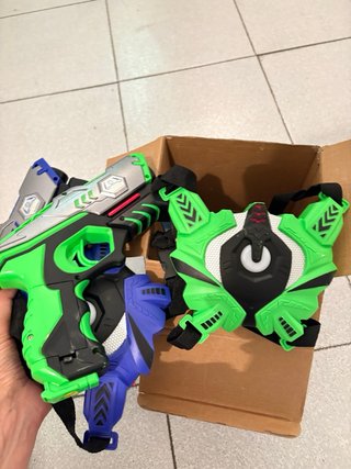 Pistolas Láser Azules y Verdes