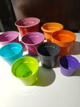 9 Vasi in Plastica Colori Vari