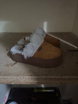Zapatillas UGG Marrones con Blanco
