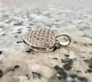 Charm corazón plateado con brillantes | Acero inox