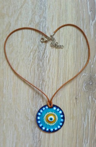 Collane fatte a mano con mandala in legno