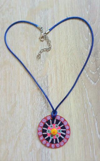 Collane fatte a mano con mandala in legno