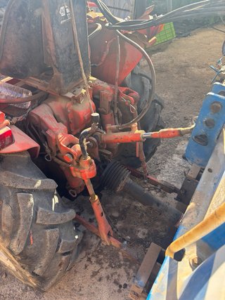 Tractor Renault con dirección hidráulica