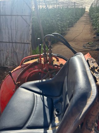 Tractor Renault con dirección hidráulica
