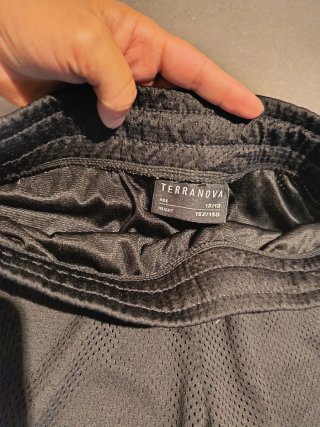 Lotto 2 pantaloncini sportivi bambino 12/13 anni