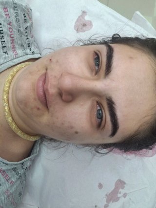 Microblading o diseño de cejas con henna