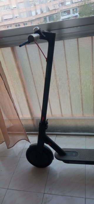Patinete eléctrico plegable  batería agotada