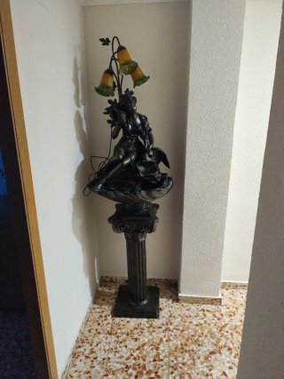 Lámpara de pie,solo que bomba agua no funcuona